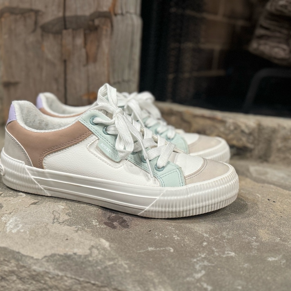 Trendy Women's Sneakers in White and Mint